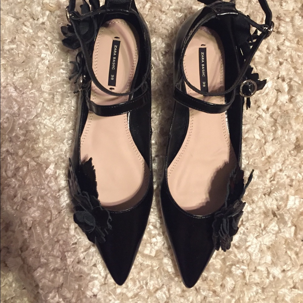 Zara Basic Pointed toe flora flats; BLK/ NWT